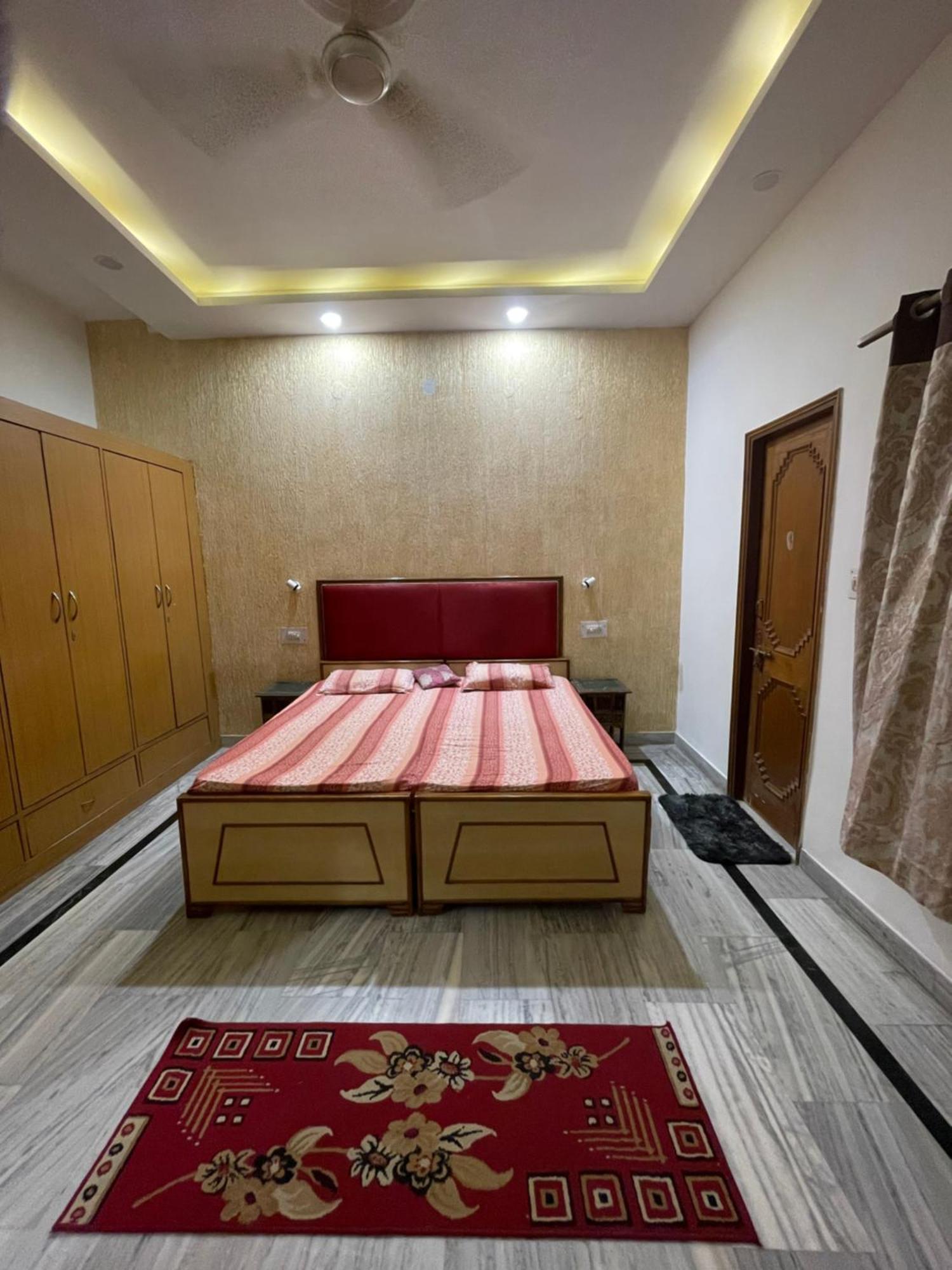 N Homestay Agra Tajganj Luaran gambar